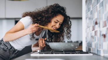 Economia na cozinha: produzindo ingredientes básicos em casa